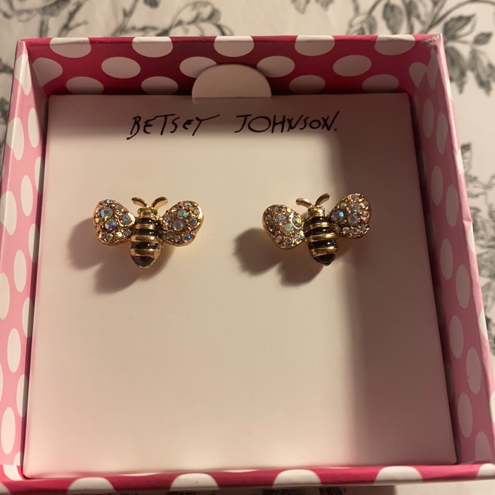 Betsey Johnson - NWT - bee earrings - Picture 2 of 6